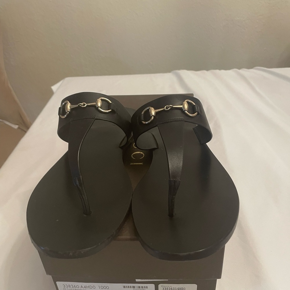 Gucci Black Sandals with T-Strap Design